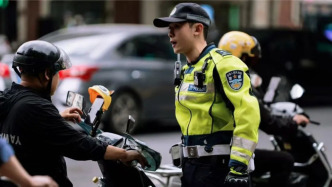 上海的“卷卷”警官意外出圈 还撞脸演员张译？本人回应