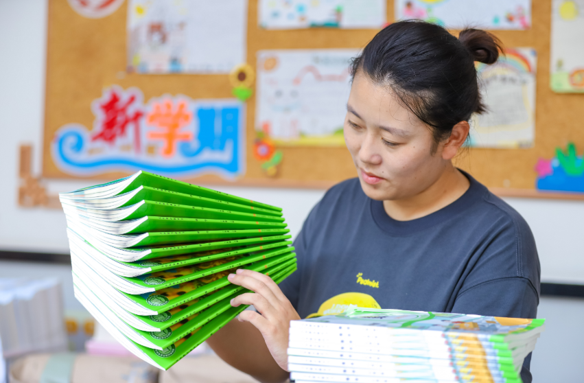 接收新教材 迎接新学期