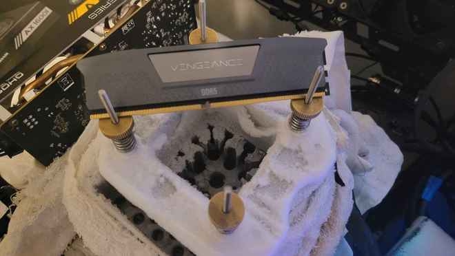 DDR5 内存超频新世界纪录诞生