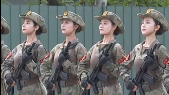 视频丨飒！阅兵训练现场女民兵步伐铿锵、眼神坚毅