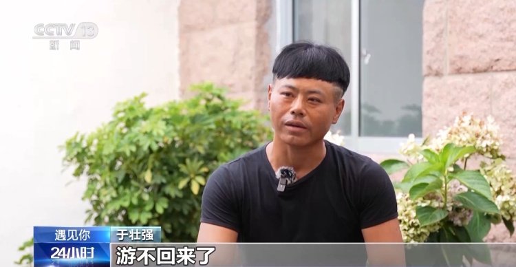冲进离岸流救人后默默离开 他已经救回了20条人命