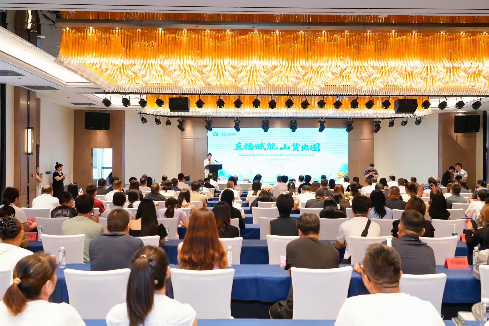 聚焦商洛发展新貌 网络达人实地探访赋能乡村振兴 ——网络正能量创作者齐聚山阳 多维展现秦岭小城魅力