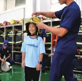 穿防火服像背座山 原来英雄的故事藏在细节里