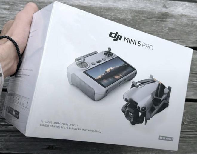 大疆 Mini 5 Pro 无人机“长续航畅飞套装 RC2 版”包装曝光