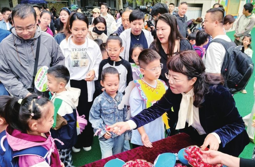 西安学校“花式”迎新 仪式感满满