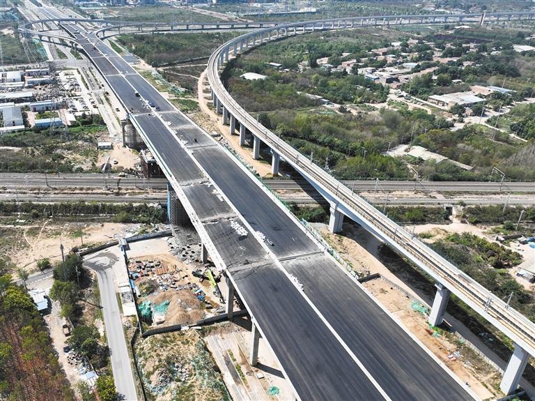 “一带一路”中欧班列西安集结中心空铁联运项目主线桥贯通