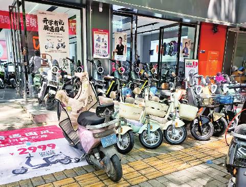 记者走访伞塔路电动自行车市场：暂未见新国标车辆上市 老款仍是销售主力