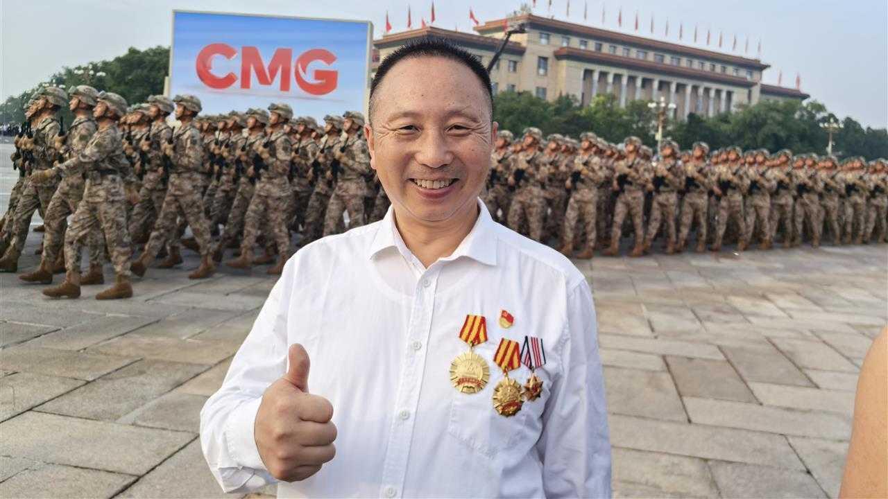 “中国汽车工业十大工匠”王建清：连说两次“非常激动” 再次看到东风军车 无比自豪