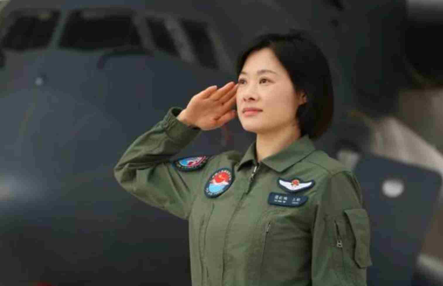 刷屏全网！女机长谭红梅：驾驶过6种机型 执行过各项重大演训任务