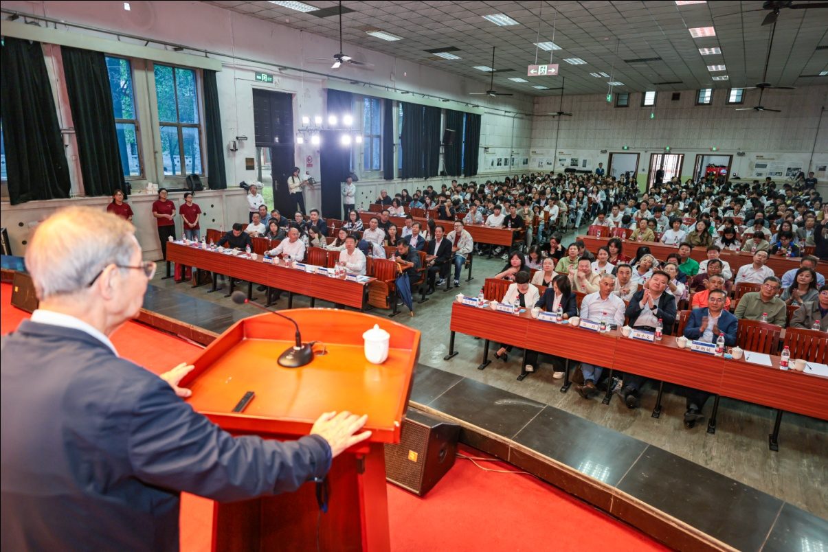 “科学与中国”陈润生院士科普报告会 在西北大学举办