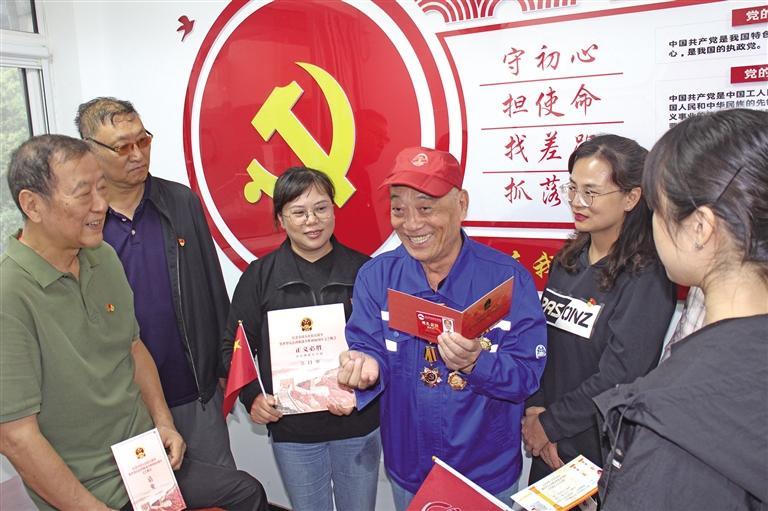 西安的69岁全国劳动模范分享九三阅兵盛况