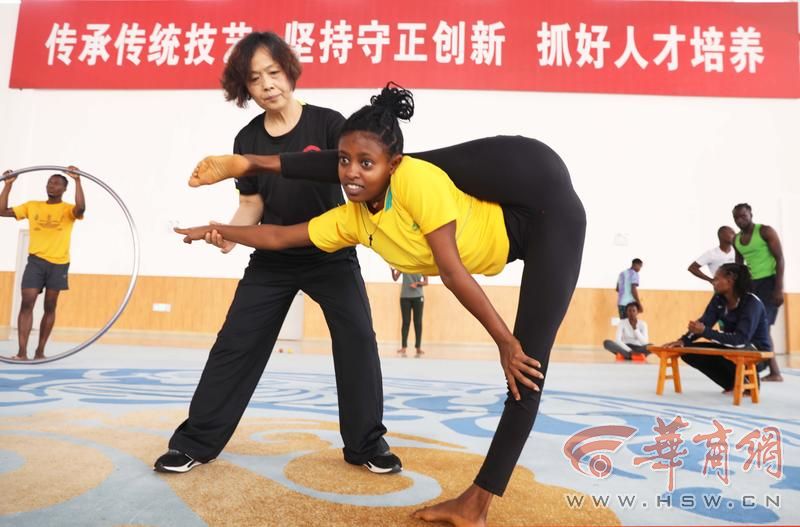 杂技学校的外国学生在排练s6M5A3045 (4).jpg