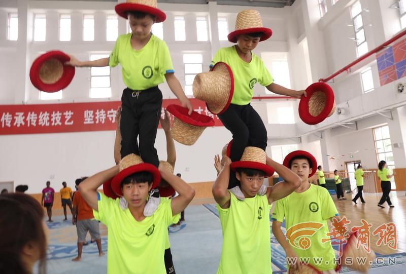 杂技学校的学生们在排练s6M5A3045 (1).jpg
