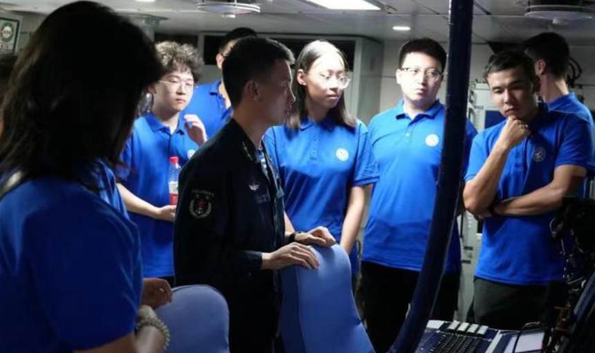 铸剑深蓝！西工大40名师生登上海军邓世昌舰