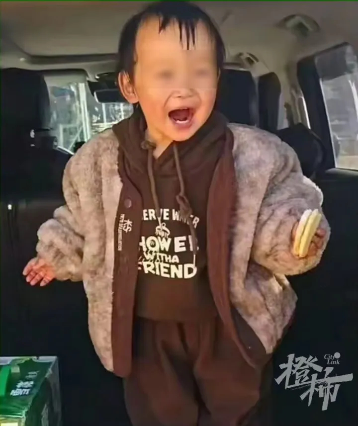 凉山一2岁女童家门口失踪已13天 当地上百人参与搜救