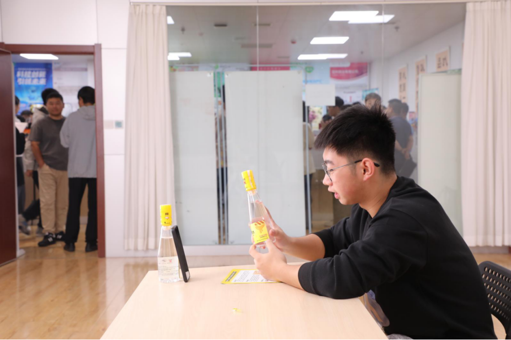 EB55ObxZ3SiwL1A2.png image.png