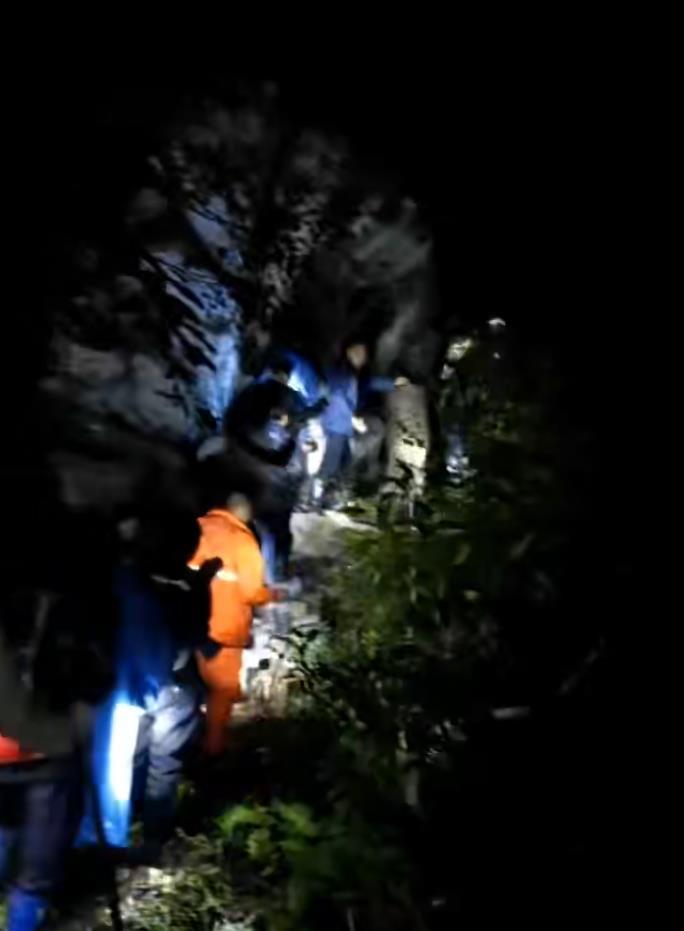重庆被黑熊咬伤村民讲述惊险遭遇 村干部：几年前有熊伤人