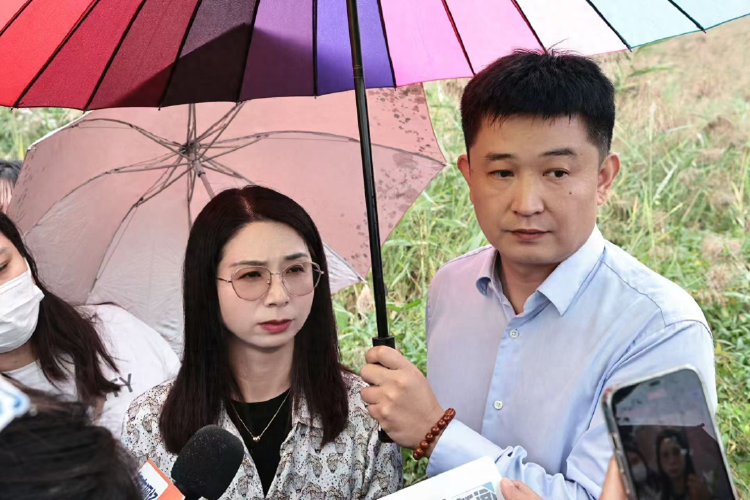 “性侵工伤认定”案当事人丈夫:穿被侵害时的衣服出庭是治疗