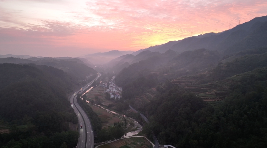 微信图片_20250924175926_22_824.jpg