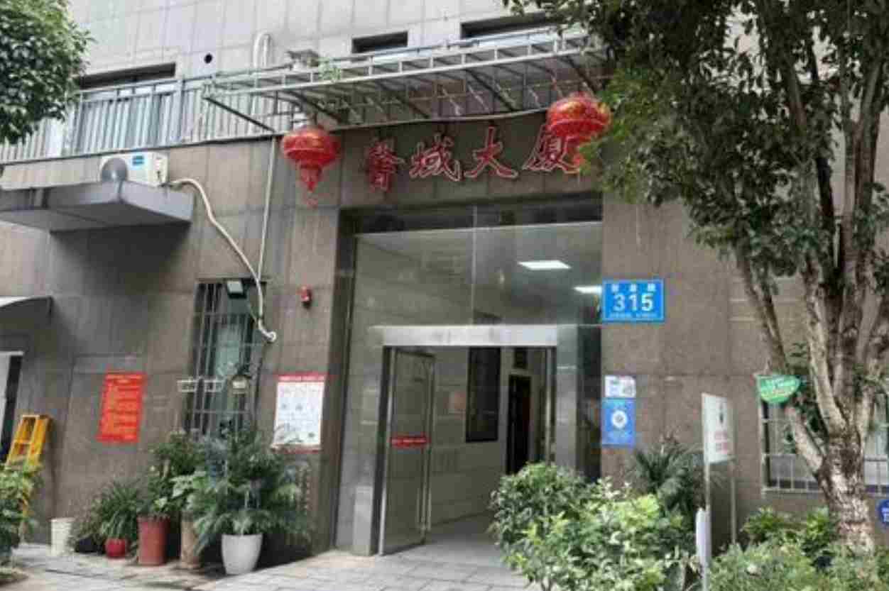业主花千万买两层楼 业委会却将电梯与车库人防门卖了