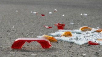 广州番禺警方通报一起内部路车祸：致1死1伤 肇事司机被控制