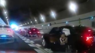 媒体：10岁男孩跪地拦车救母 最美的是爱有回声