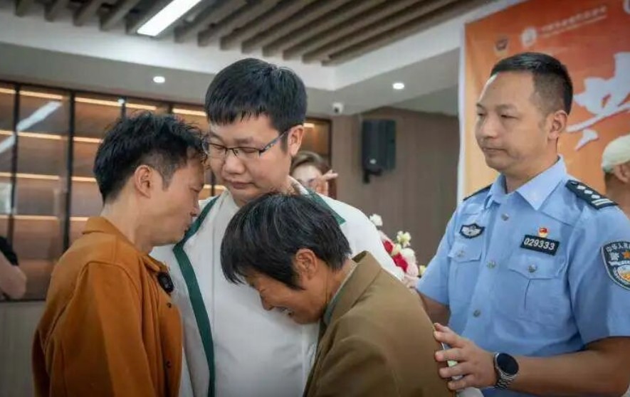陕西男子弟弟4岁村头被拐36年后终相认 弟弟已成千万总裁