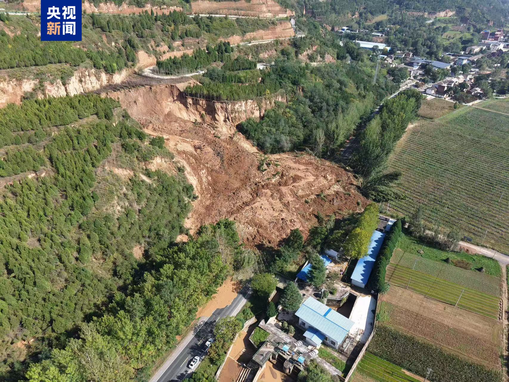 陕西千阳国道344线因降雨突发山体滑坡 暂无人员伤亡