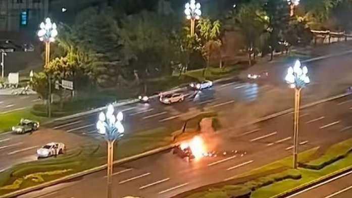 成都一汽车事故死者家属委托律所征集见义勇为的线索 事故发生时曾有多人尝试砸窗施救