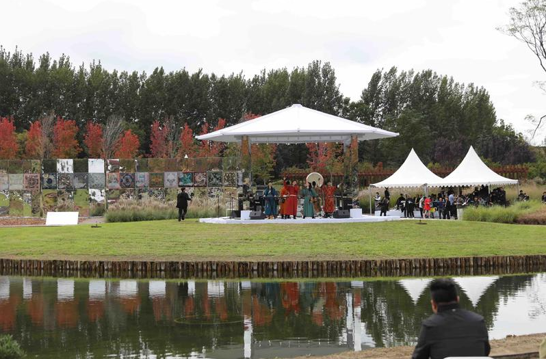 以山为媒让艺术融入自然 在秦岭脚下感受万物和合之美