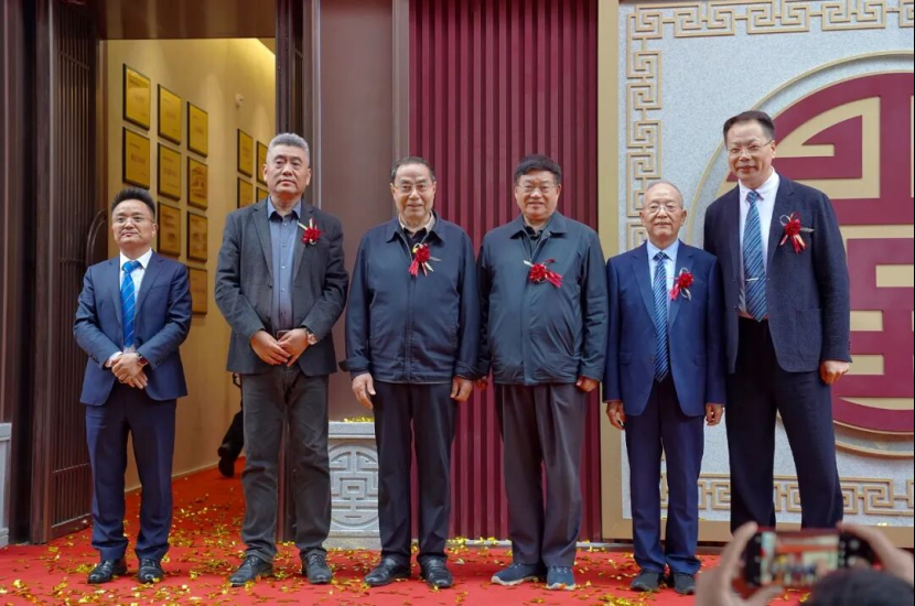 eQ0vpdytl1CKOYu5.png image.png