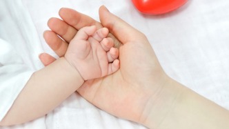 国家医保局:25省份、近9成统筹区实现生育津贴发放至个人