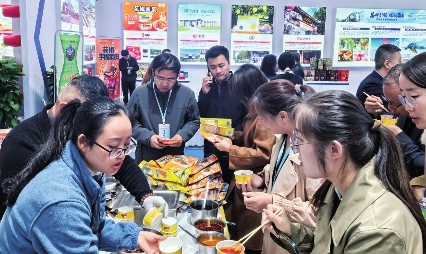 机械臂采摘 羊毛衫热卖 科技感与烟火气并存