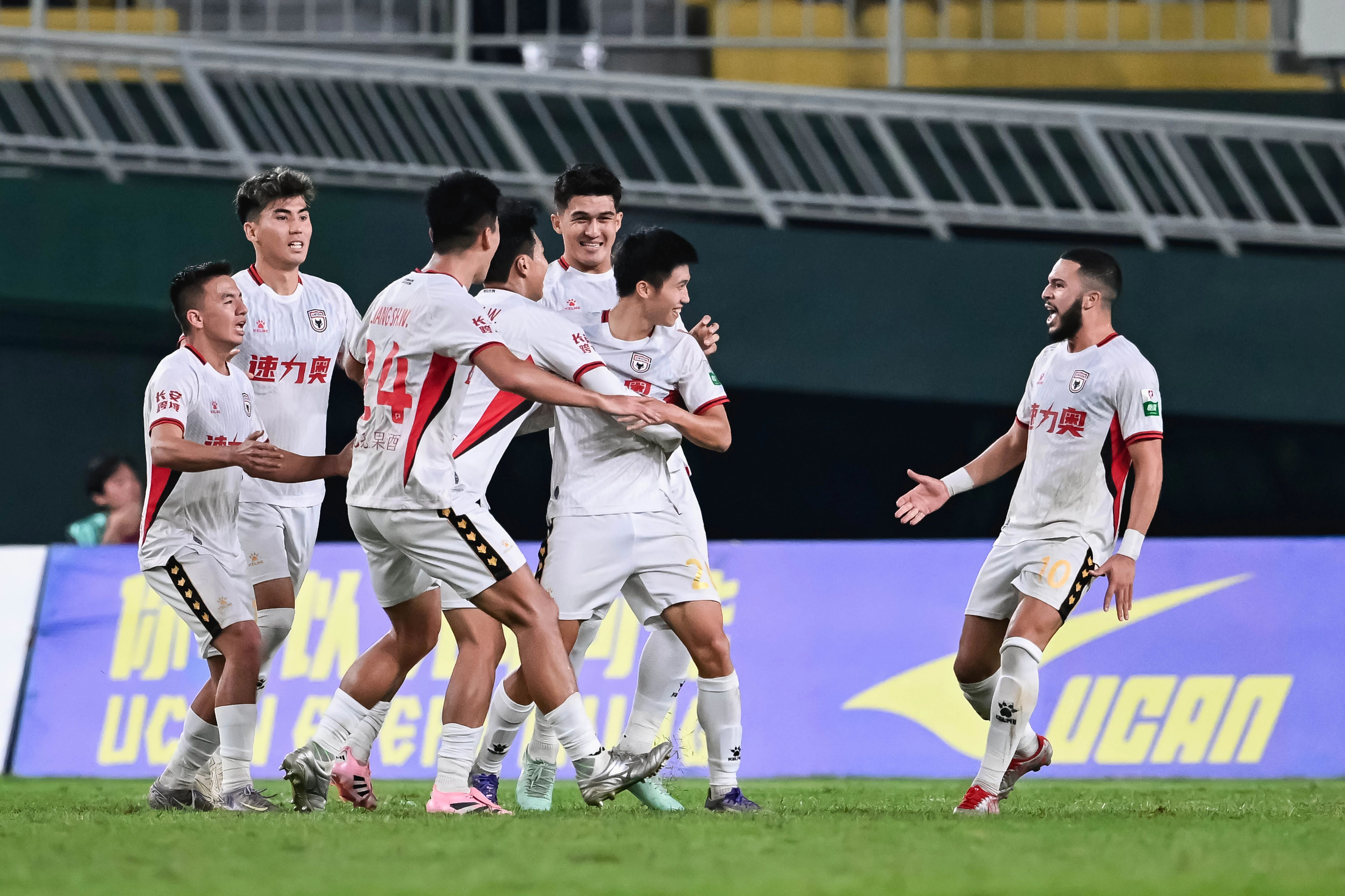 陕西联合客场2-2战平广东广州豹 反超后憾平宿命对手