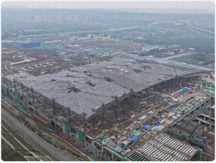 西部在建最大高铁站站房主体结构完工 西安东站建设加速推进