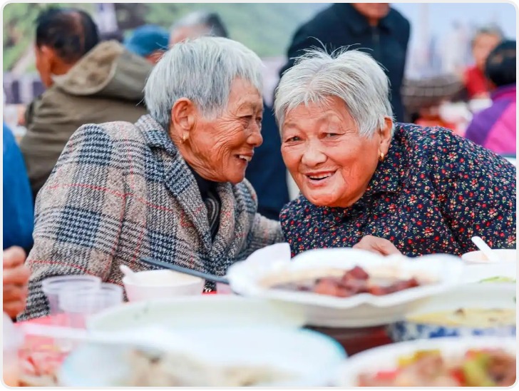 华商头条|重阳节临近 全国各地举行丰富多彩的活动