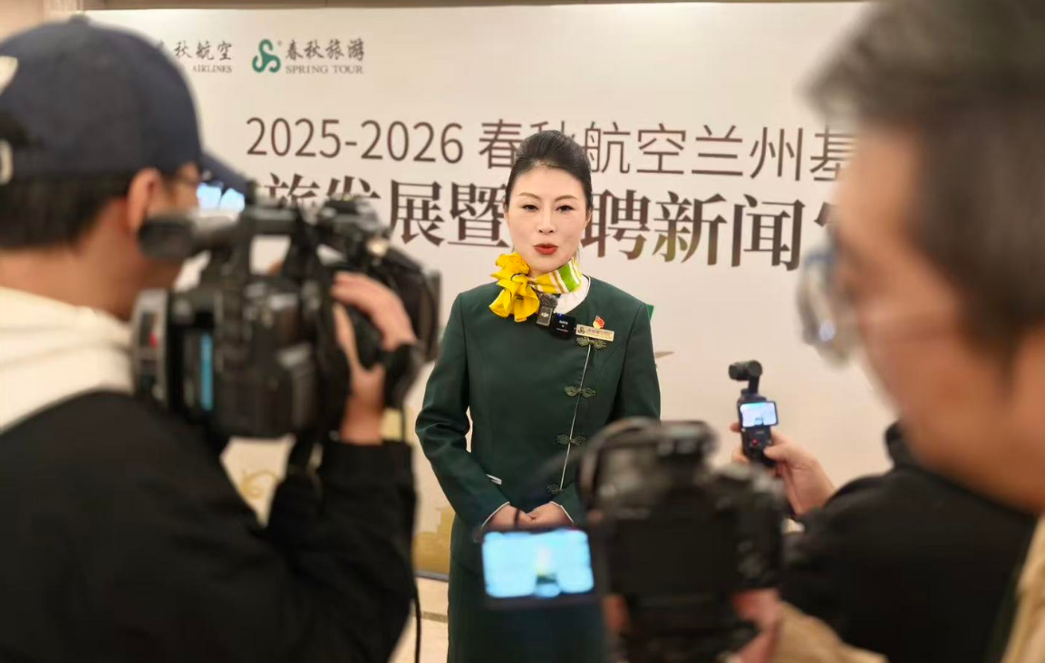 “空嫂”上热搜背后：跨行入职12年 晋升航司管理岗