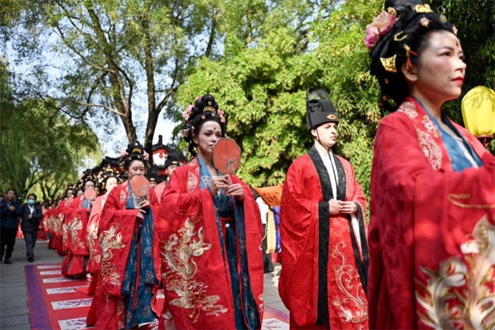 “爱在长安”圆满礼成：这一场华服集体婚礼美翻了