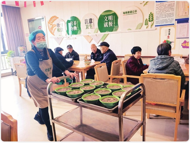 西安一社区的“长者互助食堂” 让老人乐享“舌尖上的温暖”