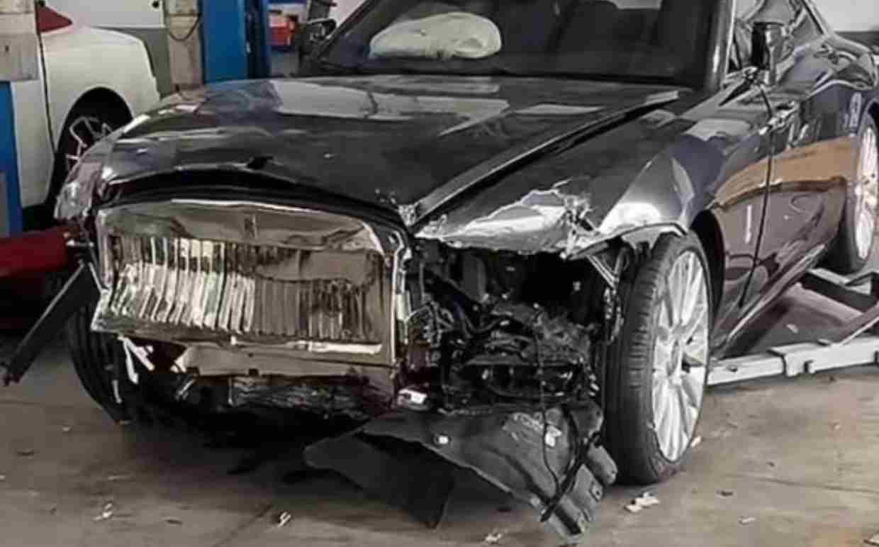 租车行280万回收劳斯莱斯事故车连开3天直播 陈震回应