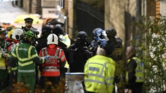 英国火车行凶案9人危殆：袭击者挥舞大刀 目击者最初以为是万圣节恶作剧