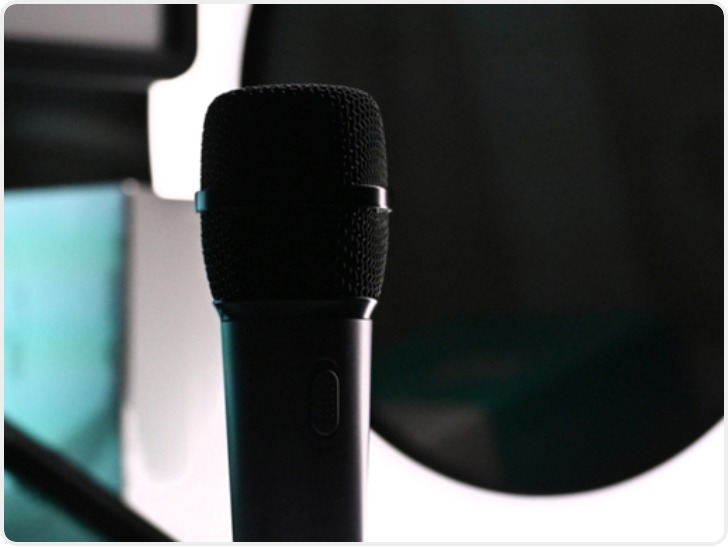 演员温峥嵘同时“现身”多个直播间 粉丝：一天举报18个