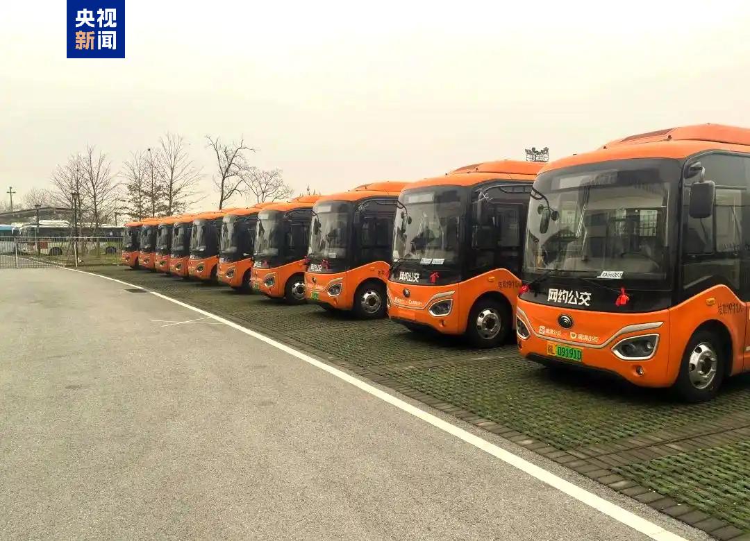 一键预约 按需发车 网约公交从“人等车”到“车等人”