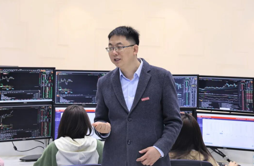 al4O0LqbxN5B3YLF.png image.png