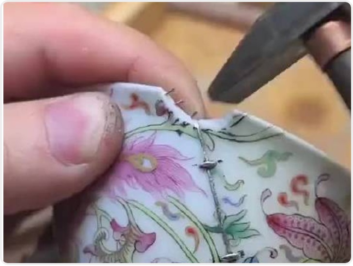 锔瓷手艺人刘晨：修复瓷器 延续情感记忆