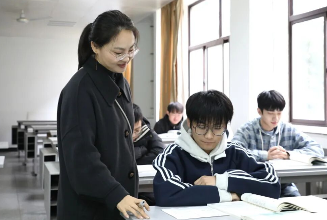 rEJFAKSUvElmFLIf.png image.png