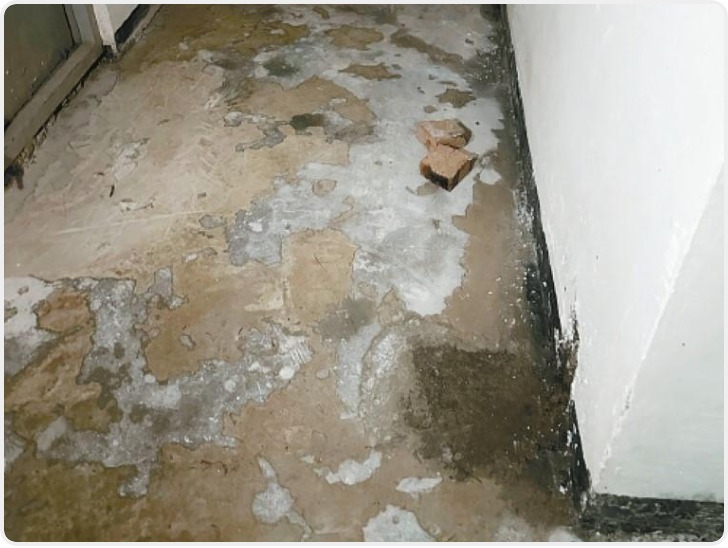 西安紫薇华发云峰里多个区域现渗漏水 业主质疑散水系统缺失