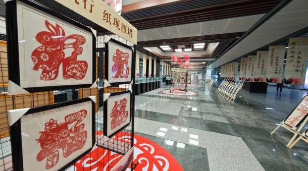 地铁遇见非遗｜在西安地铁车站邂逅唐诗雅韵与非遗匠心