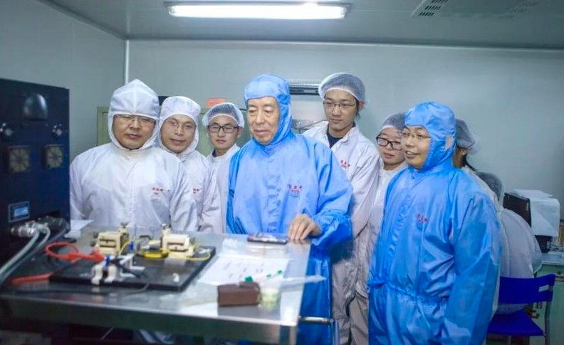 华商头条|西电团队用“钻石”给氧化镓降温 让芯片更 “冷静”