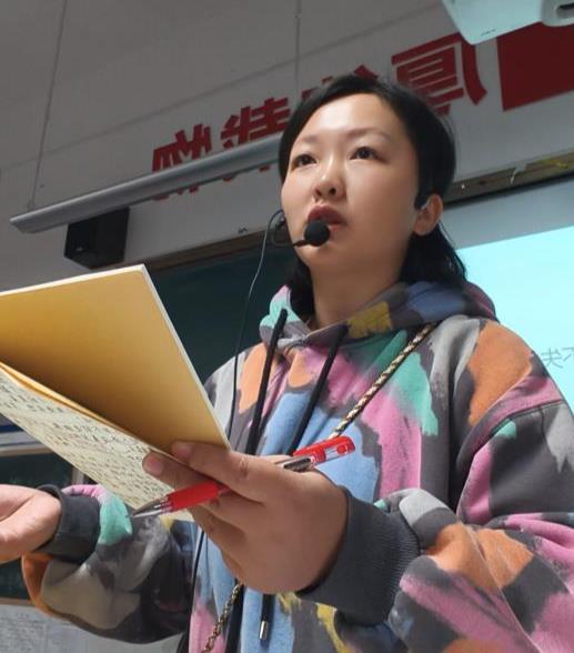 “只是一层薄薄的土，人与人就再难相见了”  初三男生作文获赞